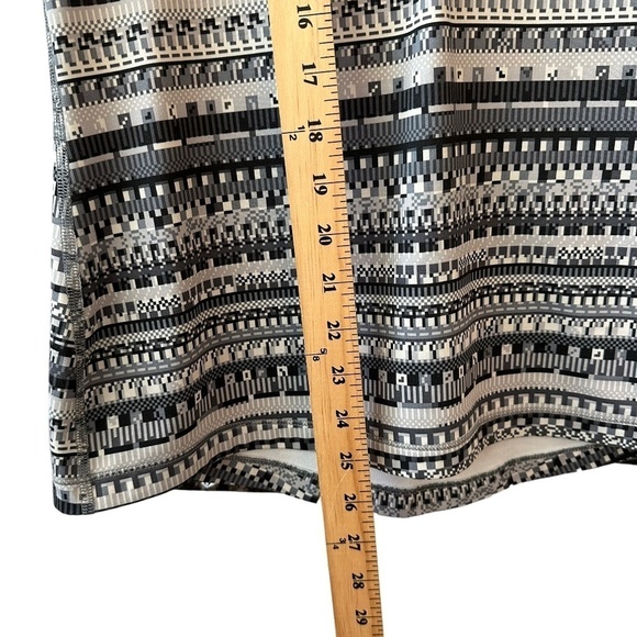 Nike Pro Dri-Fit Aztec Half Zip Pull Over Thumbholes Logo Pullover Women's Sz. L - Picture 10 of 13